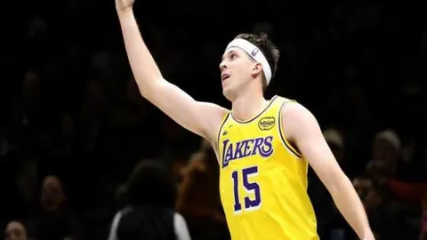 “拉菲尼亚国际赛归期未定，恐难出战奥萨苏纳一役”